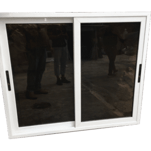 Ventana Corrediza de Doble Panel con Vidrio Oscurecido